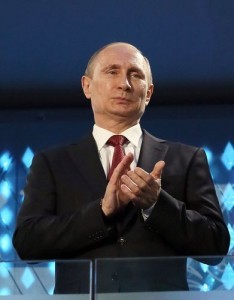  3月16日、ソチパラリンピックの閉会式に臨むプーチン大統領 （C）時事