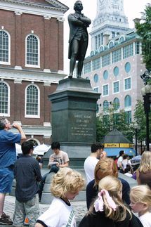 反英闘争の愛国派指導者サミュエル・アダムズの銅像（ボストン、筆者撮影）