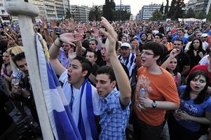 アテネ市内で政府の緊縮財政策に抗議するギリシャ国民 （C）AFP=時事