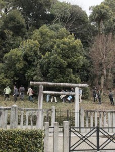  2月20日、箸墓古墳への初めての立ち入り調査が行なわれた （C）時事