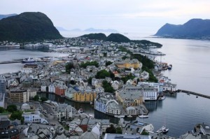  港町オーレスンの全景（筆者撮影、以下同）