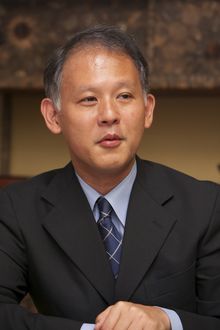 宇野重規(うの・しげき)東京大学教授。1967年生れ。専攻は政治思想史、政治哲学。著書に『トクヴィル 平等と不平等の理論家』(講談社、サントリー学芸賞)、『〈私〉時代のデモクラシー』(岩波新書)などがある。