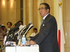 辞職の記者会見をする石原慎太郎東京都知事 （C）時事