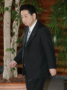 「自治労組織内議員」の仙谷氏（C）時事
