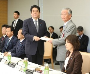  岡素之・規制改革会議議長のスタンスが最大の問題　(C)時事