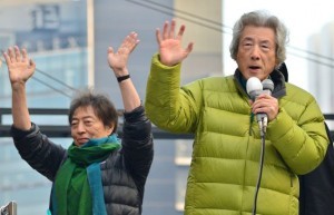  事前の世論調査では旗色が悪い細川・小泉陣営 （C）AFP=時事