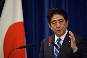  10月1日、記者会見で消費税率の引き上げを発表する安倍晋三首相 （C）EPA=時事