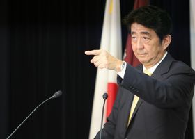 「来年秋」には首相に？（c）時事