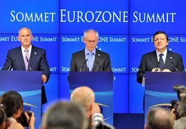 危機は深化しつつある（7月のユーロ圏緊急首脳会議）（c）AFP=時事