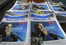 オバマ大統領は再選後にミャンマー訪問を表明した（ミャンマーの新聞）（c）AFP=時事