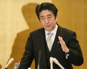  伊勢神宮の参拝を終え、年頭の記者会見を行なう安倍首相＝４日午後、三重県伊勢市 （C）時事