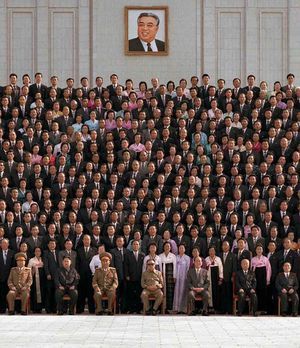 朝鮮労働党代表者会後に行なわれた記念撮影（C）AFP＝時事
