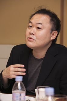 渡辺靖（わたなべ・やすし）慶應義塾大学SFC教授。1967年生れ。専門は文化人類学、文化政策論、アメリカ研究。著書に『アフター・アメリカ―ボストニアンの軌跡と〈文化の政治学〉』（慶應義塾大学出版会、サントリー学芸賞)、『アメリカン・コミュニティ』（新潮社）、『文化と外交』（中公新書）などがある。