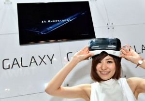  主力のスマホ売り上げにも陰りが……　（C）AFP＝時事