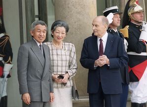 エリゼ宮を訪れた天皇、皇后両陛下とミッテラン仏大統領　（c）AFP＝時事